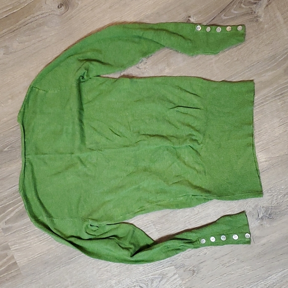 Green v-neck sweater, size small - Picture 5 of 5